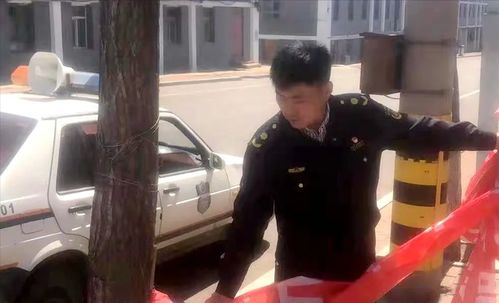 龙港区城管开展破损条幅清理专项行动，助力城乡环境清洁周